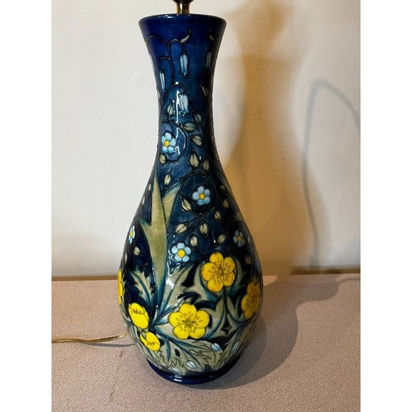 Vintage MOORCROFT POTTERY "BUTTERCUP" ceramic lamp blue with flowers rare! - Picture 4 of 16